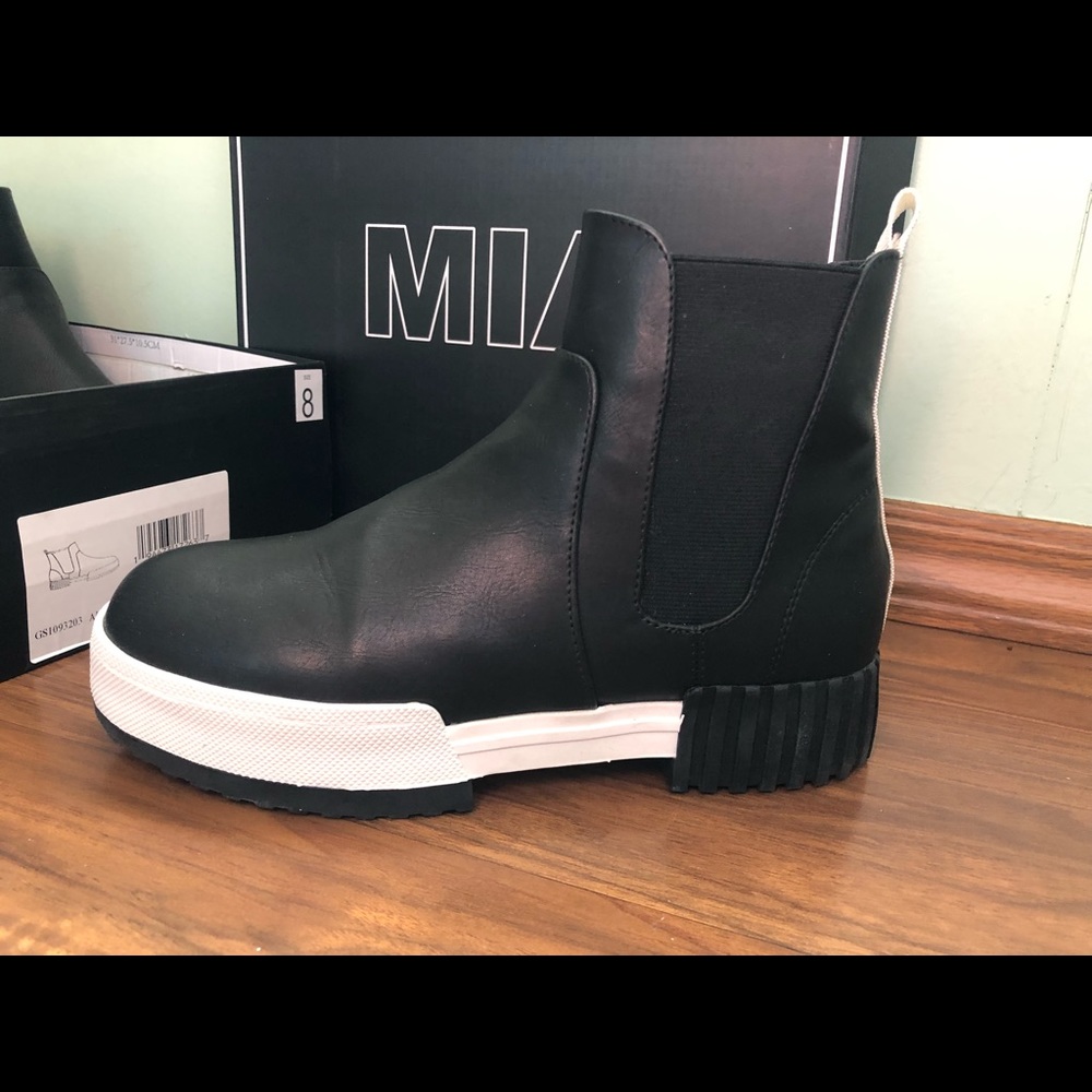 Mia boots good condition only wore 2 times
